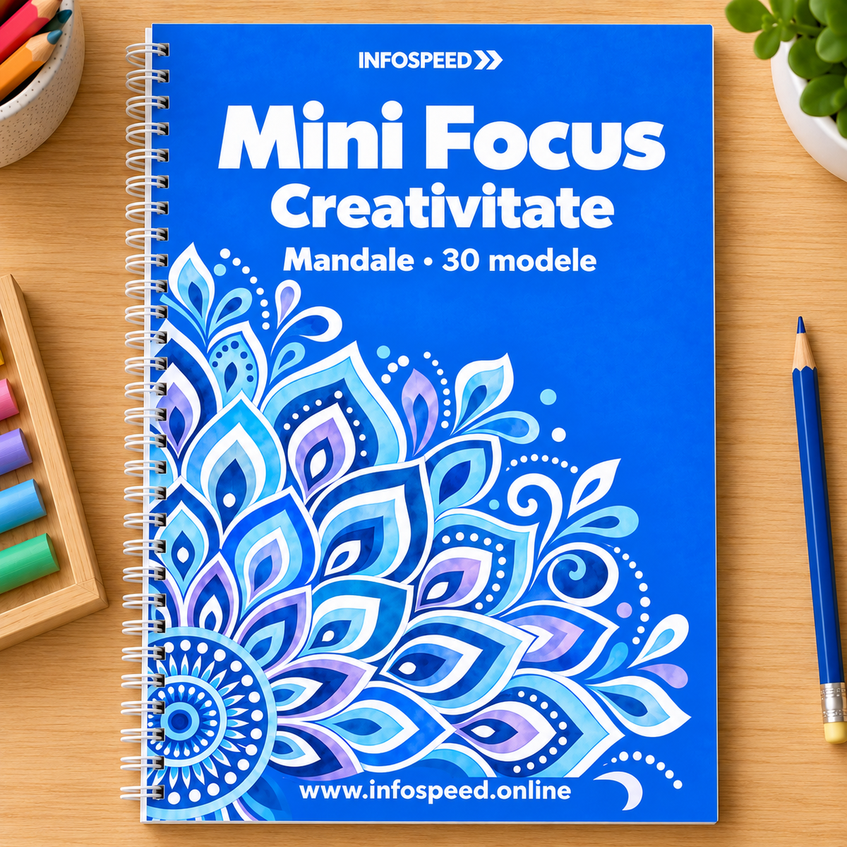 Mini Focus Creativitate pe un birou, lângă creioane