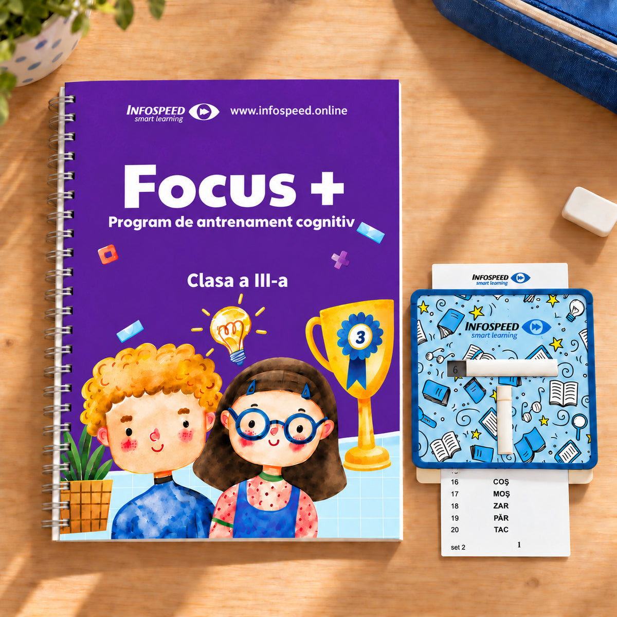 Pachetul pentru Școală: Focus Plus Clasa a III-a și Focus Vizual, pe birou